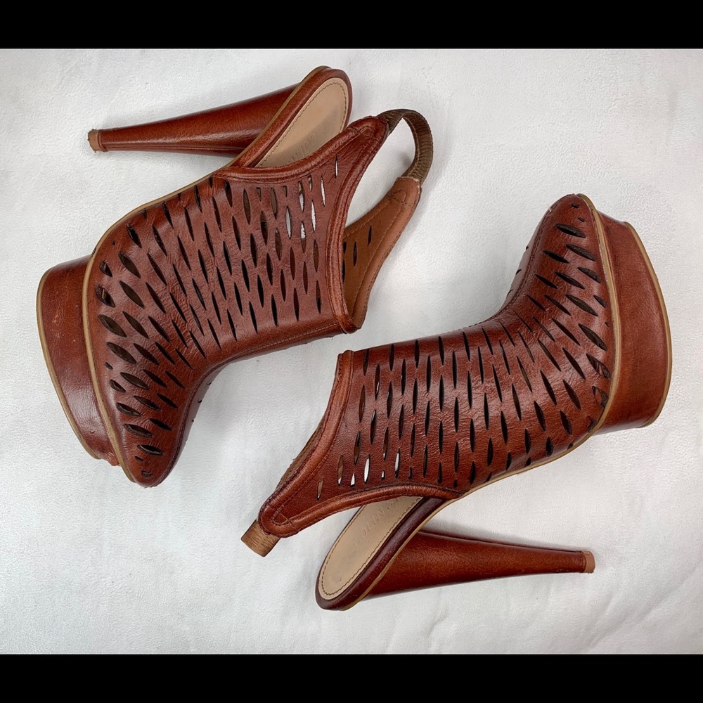 COLIN STUART Cut Out Platform- Cognac